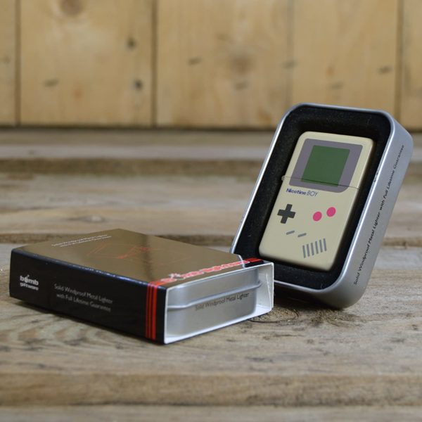 Briquet insolite en forme de Game Boy | Idées cadeaux insolites jeux videos