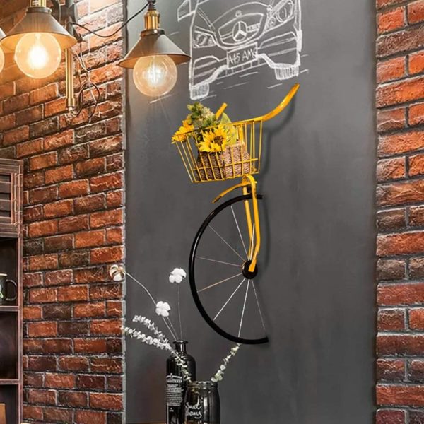 Vélo en fer forgé encastré dans le mur insolite | Idées cadeaux et décoration insolites